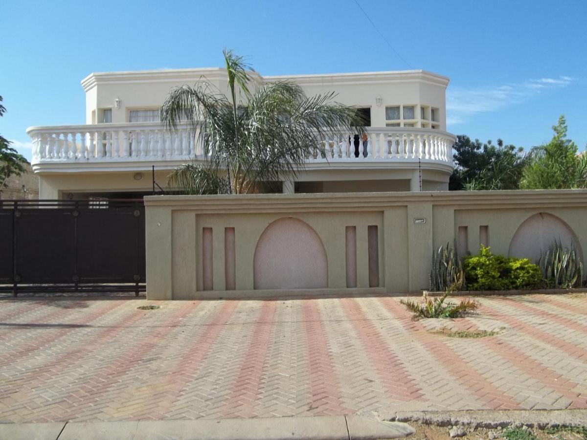 Carlcyn Homestay Gaborone Exterior foto