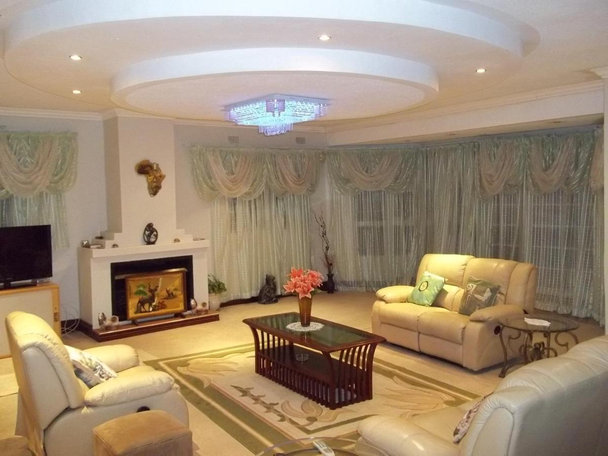 Carlcyn Homestay Gaborone Exterior foto
