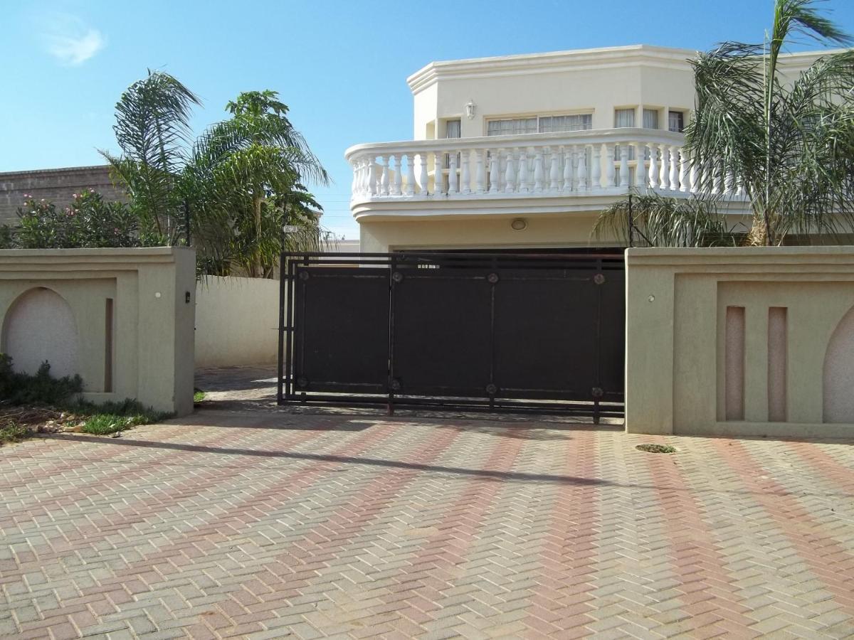 Carlcyn Homestay Gaborone Exterior foto