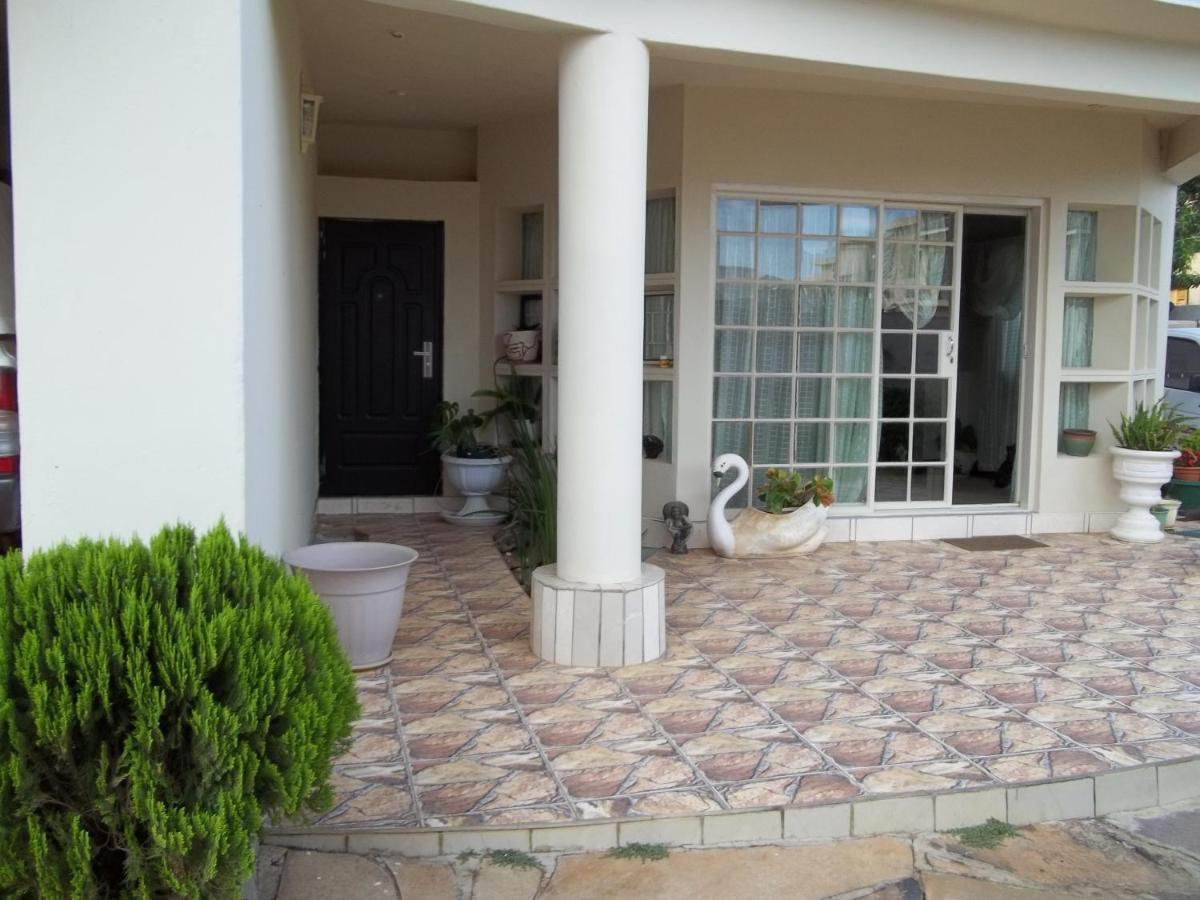 Carlcyn Homestay Gaborone Exterior foto