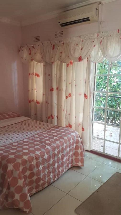 Carlcyn Homestay Gaborone Exterior foto