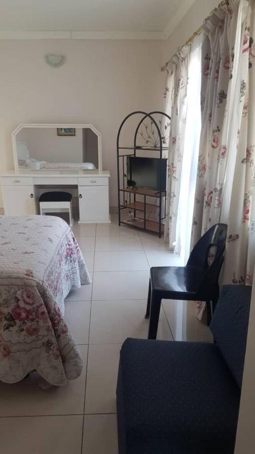 Carlcyn Homestay Gaborone Exterior foto
