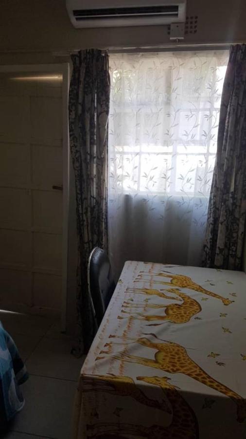 Carlcyn Homestay Gaborone Exterior foto